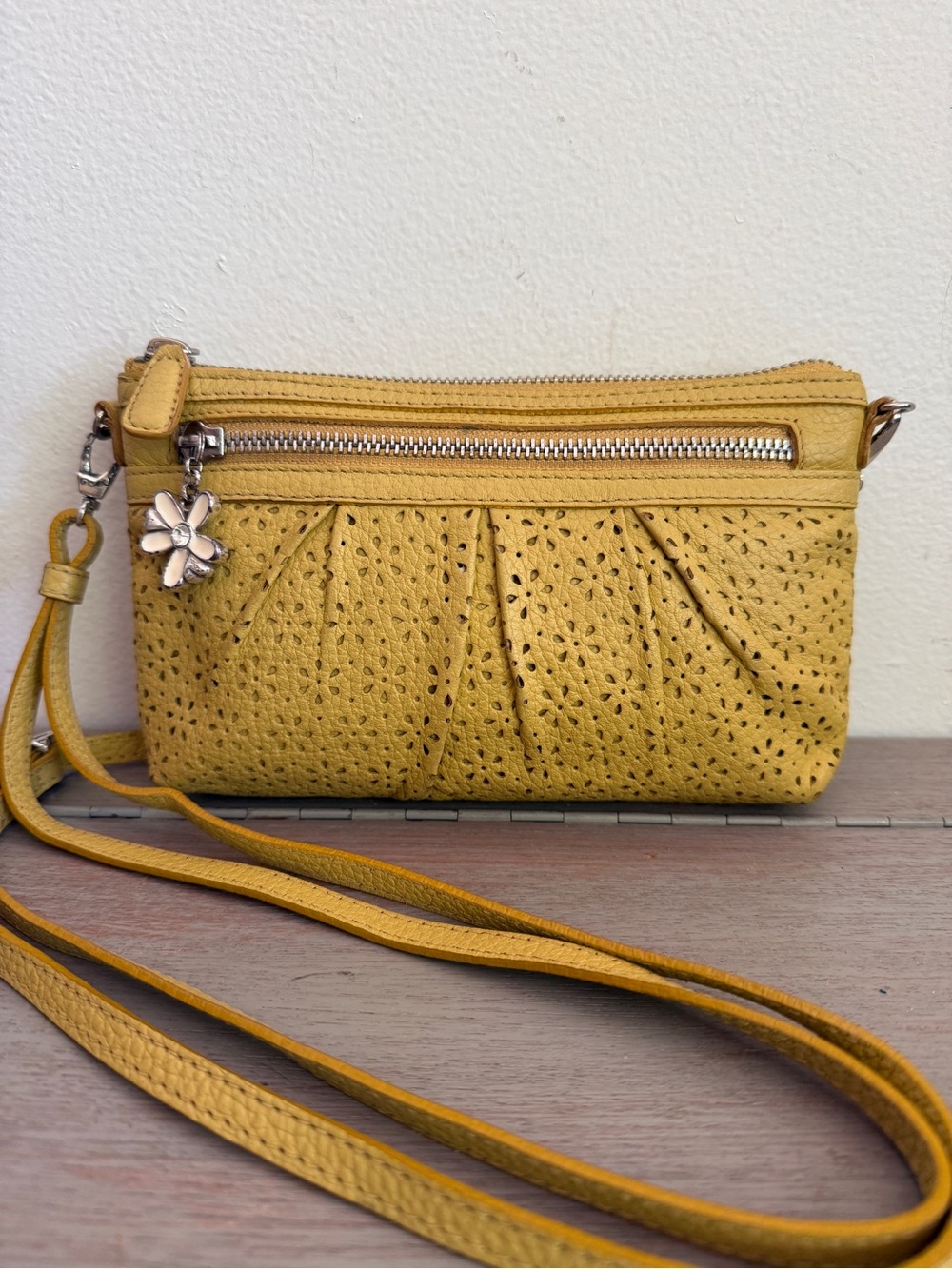 Brighton Yellow Leather Daisy Flower Crossbody Detachable/Adjustable Strap